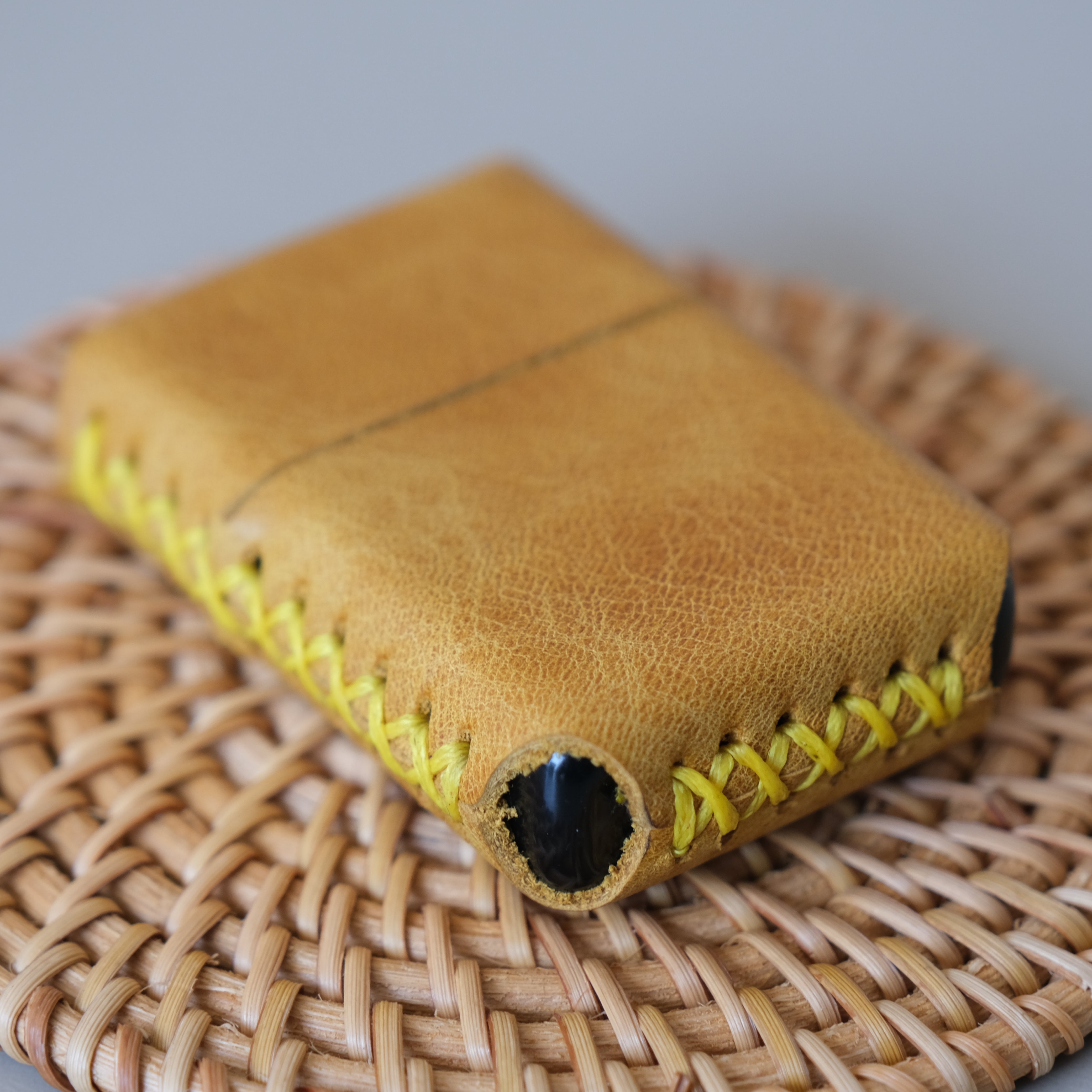 Deri El Yapımı Zippo Çakmak Kılıfı Tiana Sarı