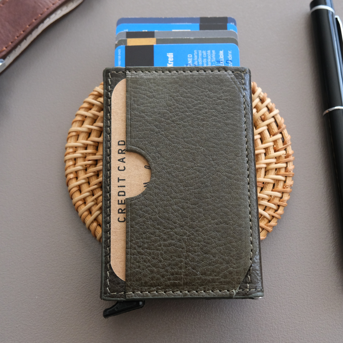 ZİNG Hakiki Deri Mekanizmalı Akıllı Kartlık